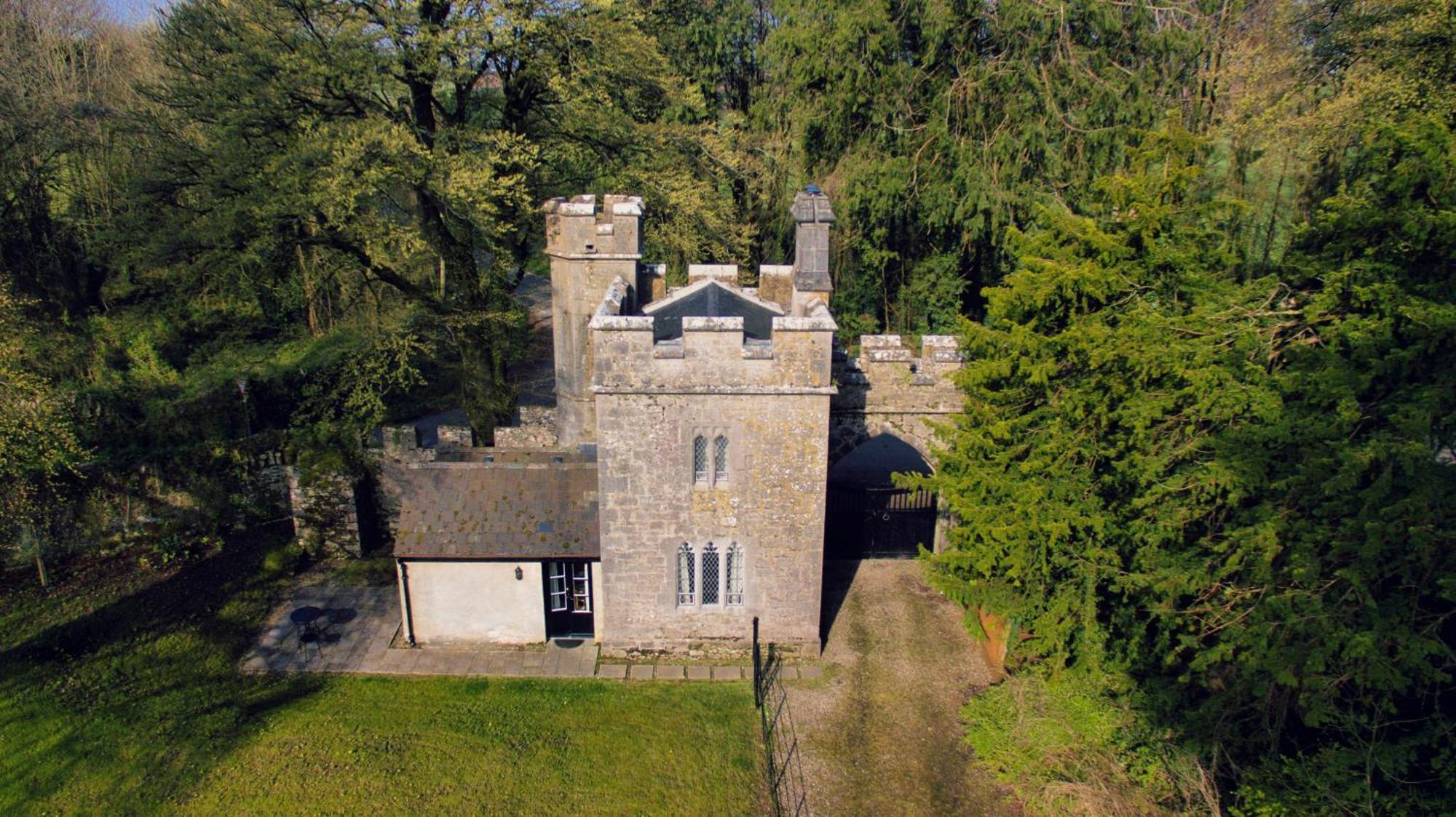 הוילה Castletownroche Anne'S Grove Miniature Castle מראה חיצוני תמונה