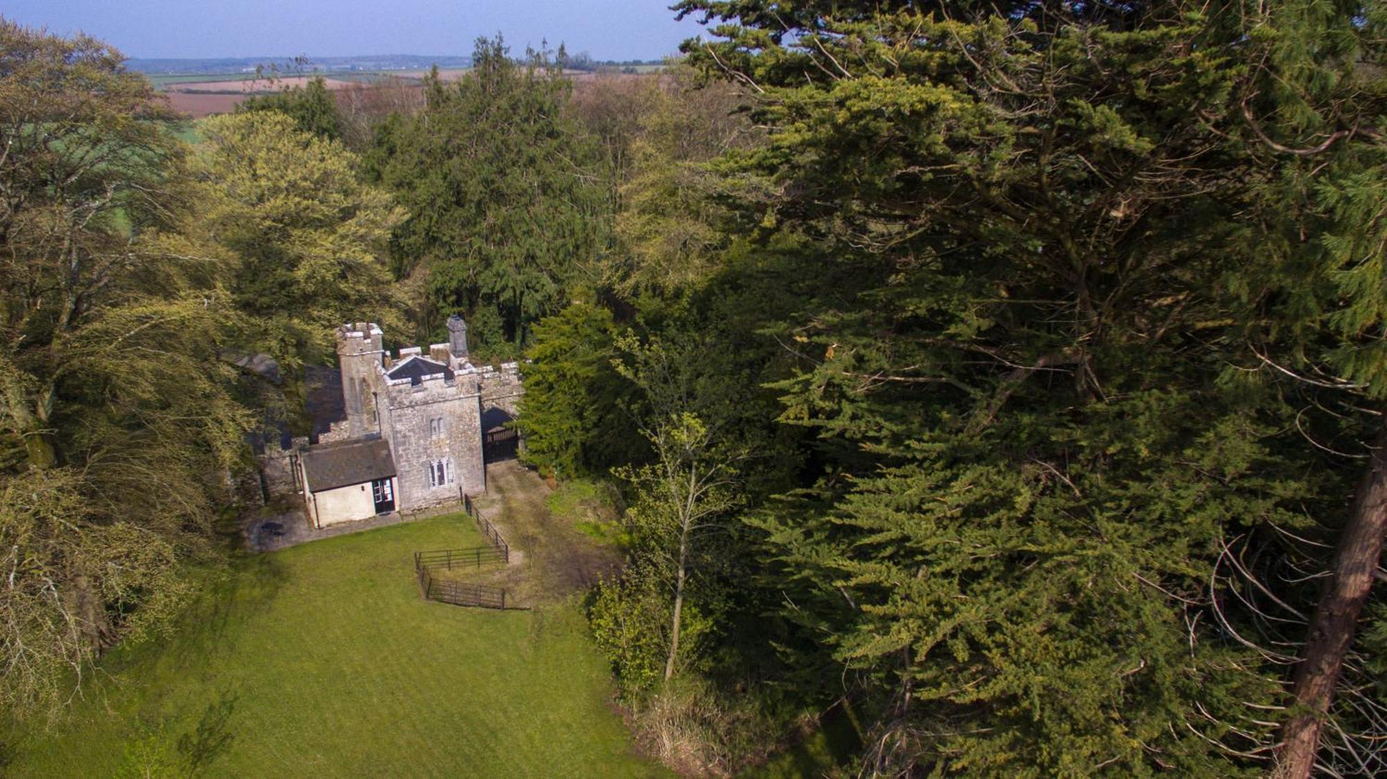 הוילה Castletownroche Anne'S Grove Miniature Castle מראה חיצוני תמונה